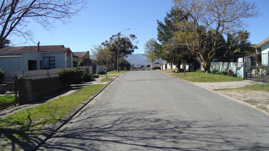 4 Bedroom Property for Sale in Pineview Western Cape